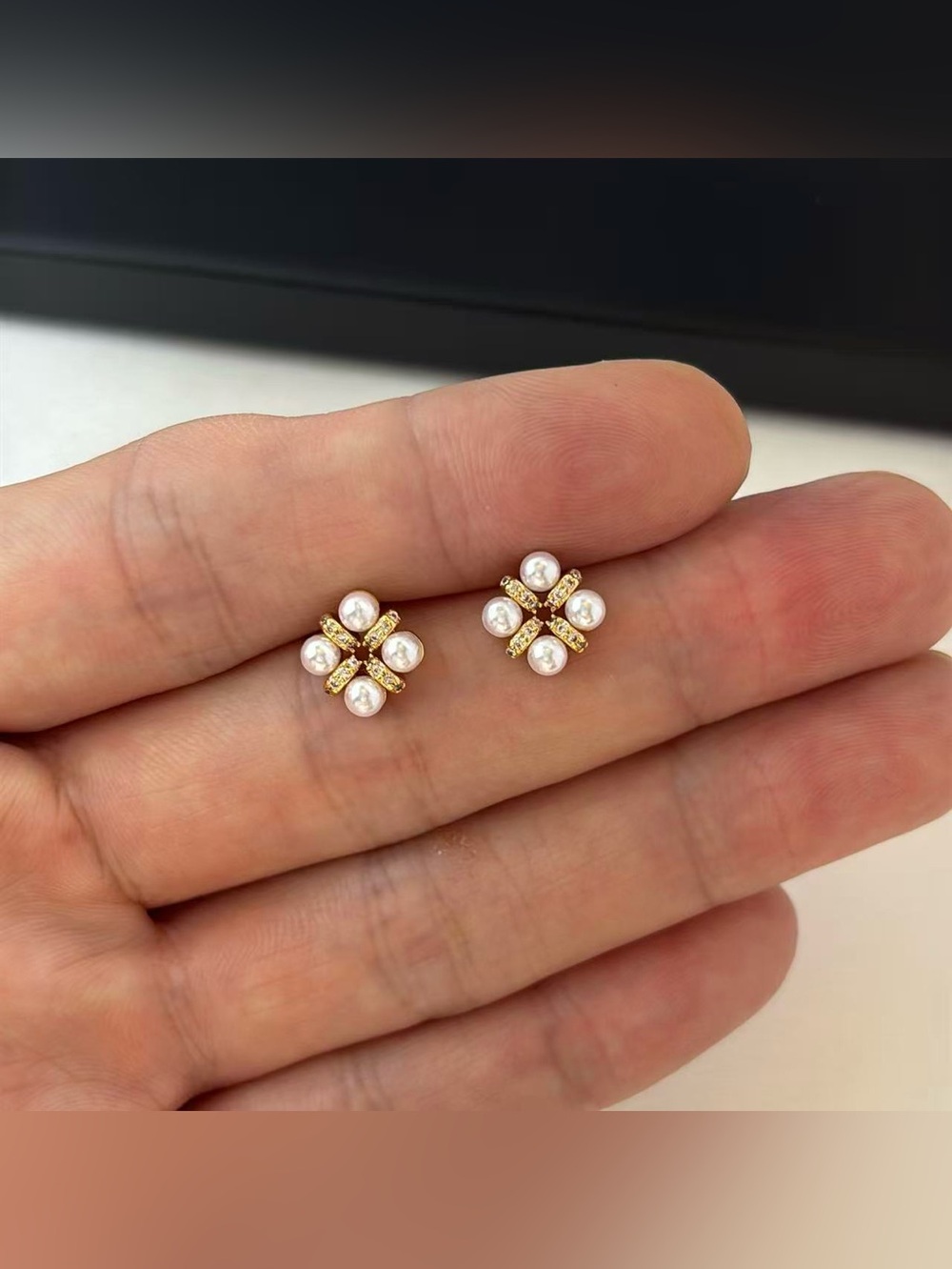 Flower Design White Pearl Stud Earrings for Women
